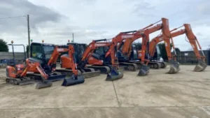1.5 tonne digger hire